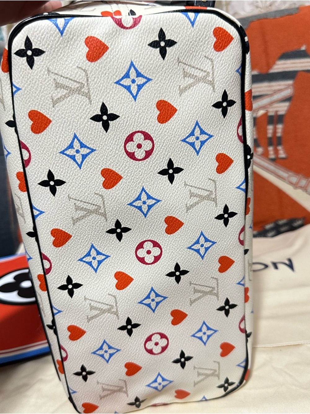 LOUIS VUITTON❤️🌟GAME ON NEVERFULL MM MULTICOLOR HEART & PLAYING CARD W/ POUCH⭐️ - Picture 9 of 16